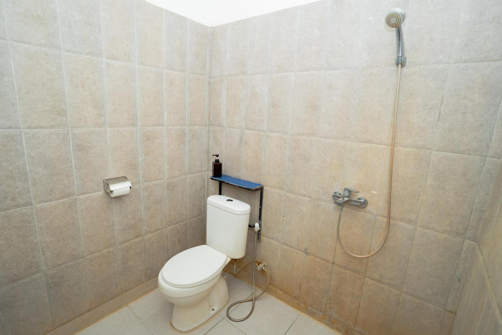 Hotel Reddoorz Syariah Near Lombok Epicentrum Mall